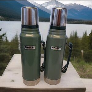 (2) Vtg STANLEY 14" Green Thermos  Handle 1.1 Quart  1 Liter Cup Vacuum Bottle